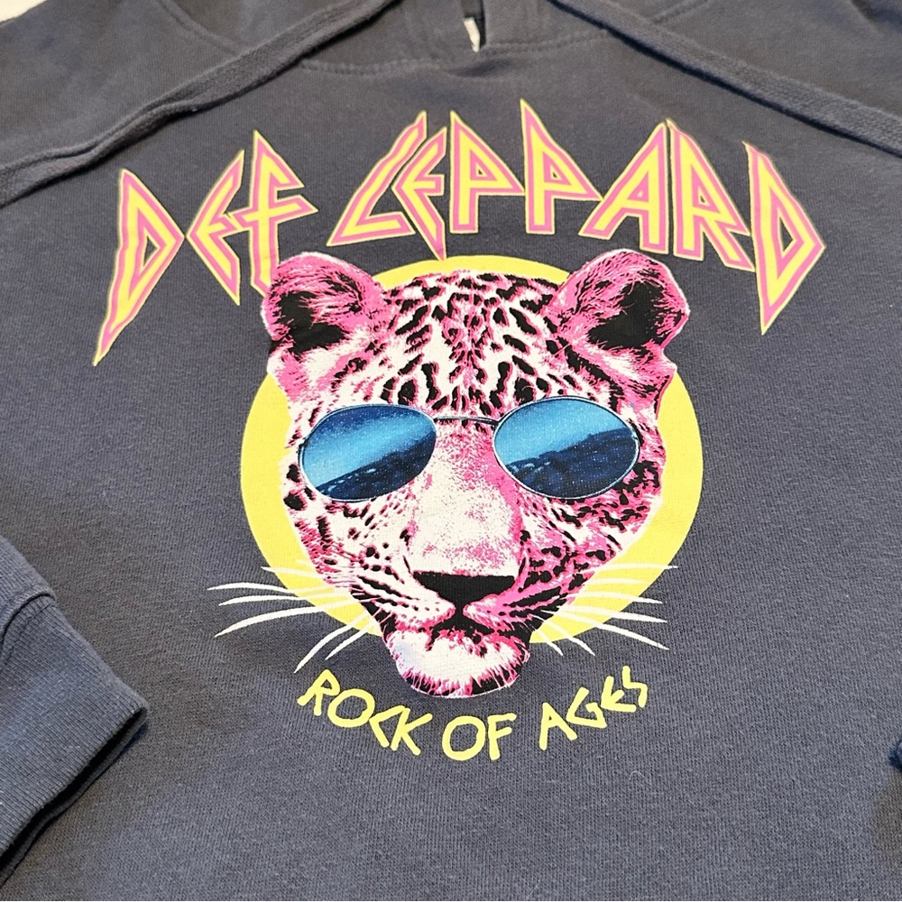 Def Leppard Graphic Cozy Hoodie Sweatshirt Women’s Size Medium